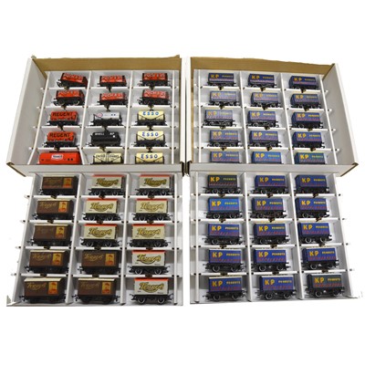 Lot 59 - Two trays of loose OO gauge model railway rolling stock