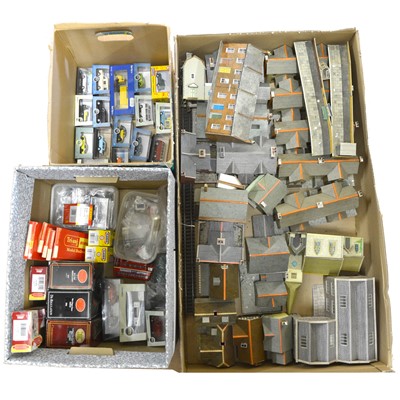 Lot 246 - A quantity of OO gauge model railway trackside buildings, accessories and vehicles