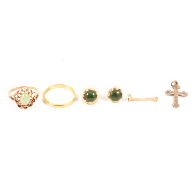Lot 141 - A 22 carat gold wedding ring, jade ring, cross, earstuds.