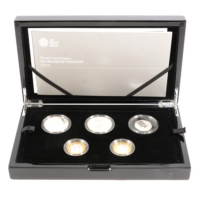 Lot 211 - Royal Mint 2015 commemorative coin set