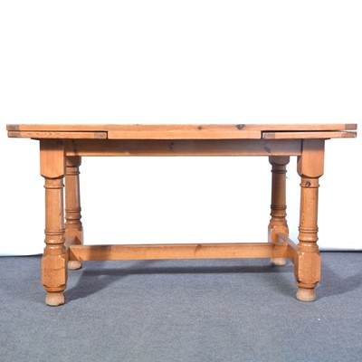 Lot 489 - Pine farmhouse drawleaf kitchen table