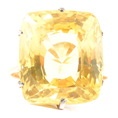 Lot 66 - A large yellow sapphire solitaire ring.