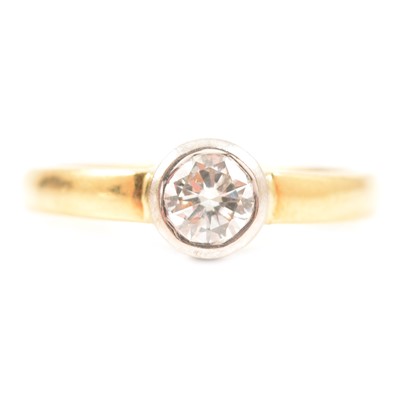 Lot 7 - A diamond solitaire ring