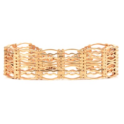 Lot 180 - A 9 carat gold gate link bracelet.