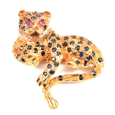 Lot 270 - A 9 carat yellow gold leopard design brooch.