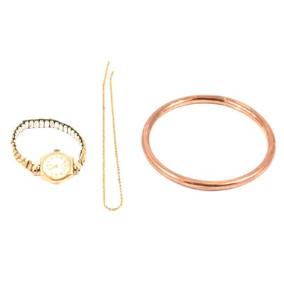 Lot 196 - A 9 carat gold upper arm bangle, wristwatch and chain.