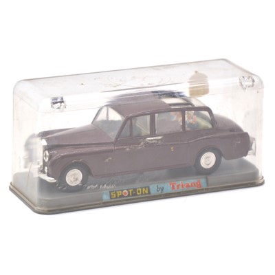 Lot 1131 - Tri-ang Spot-On die-cast model no.260 Royal Rolls-Royce