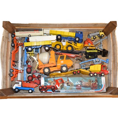 Lot 1085 - Die-cast models and vehicles, one tray of mostly construction type.