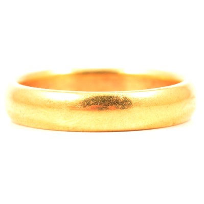 Lot 36 - A 22 carat yellow gold wedding band.