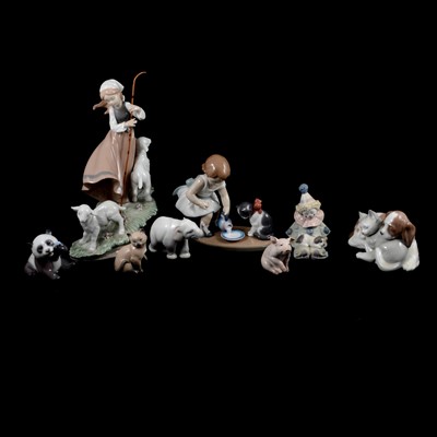 Lot 65 - Collection of eight Lladro figurines