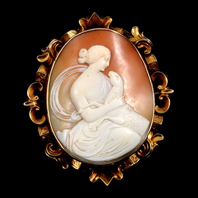 Lot 273 - A cameo brooch.