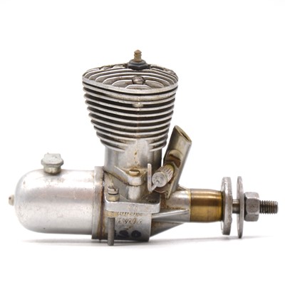 Lot 73 - Fox 19 3.2cc glow engine, and a Super Hurricane 24 Hot Top glow engine