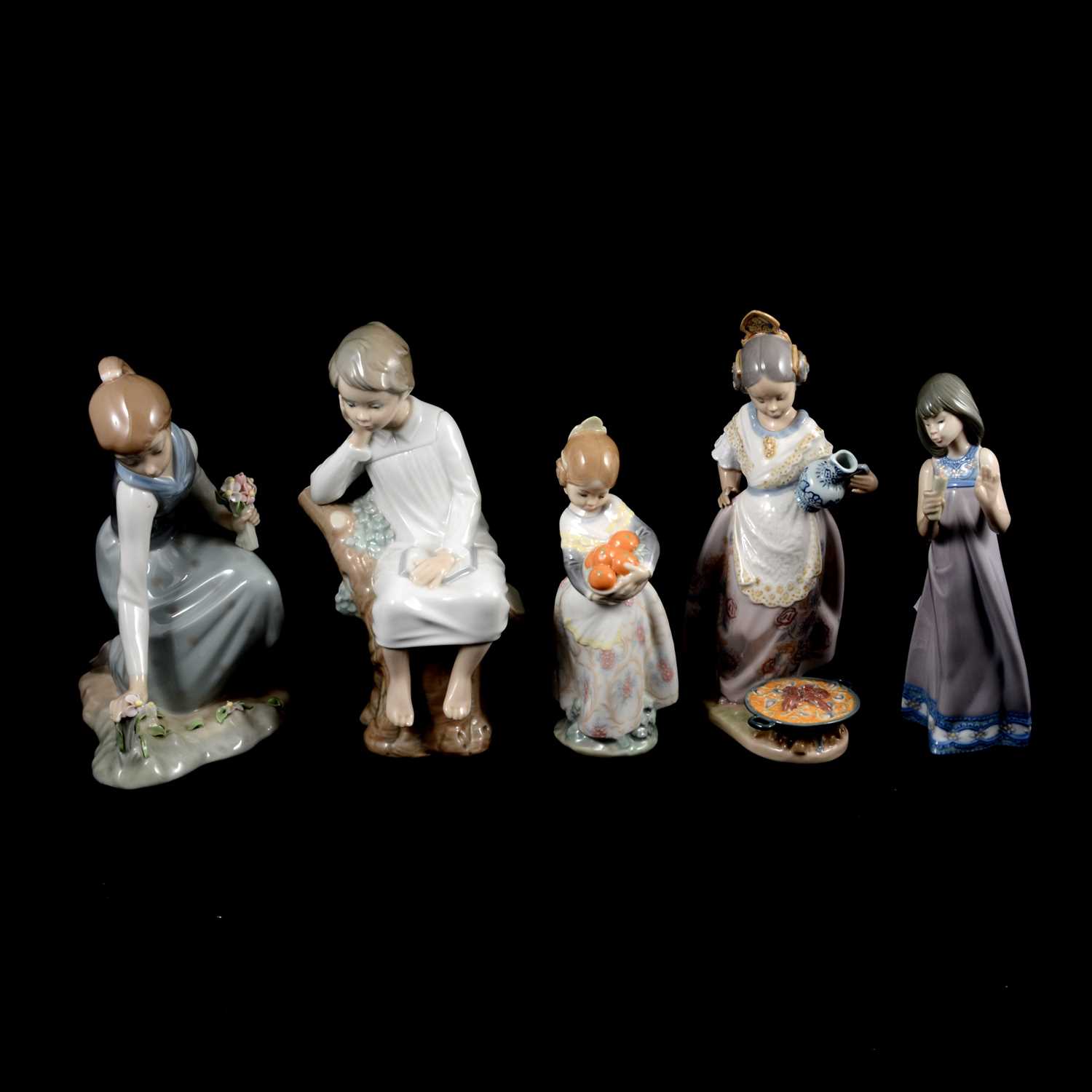 Lot 92 - Eight Lladro figurines