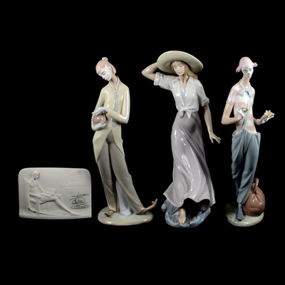 Lot 33 - Five large Lladro figures, and a Collectors Society plaque