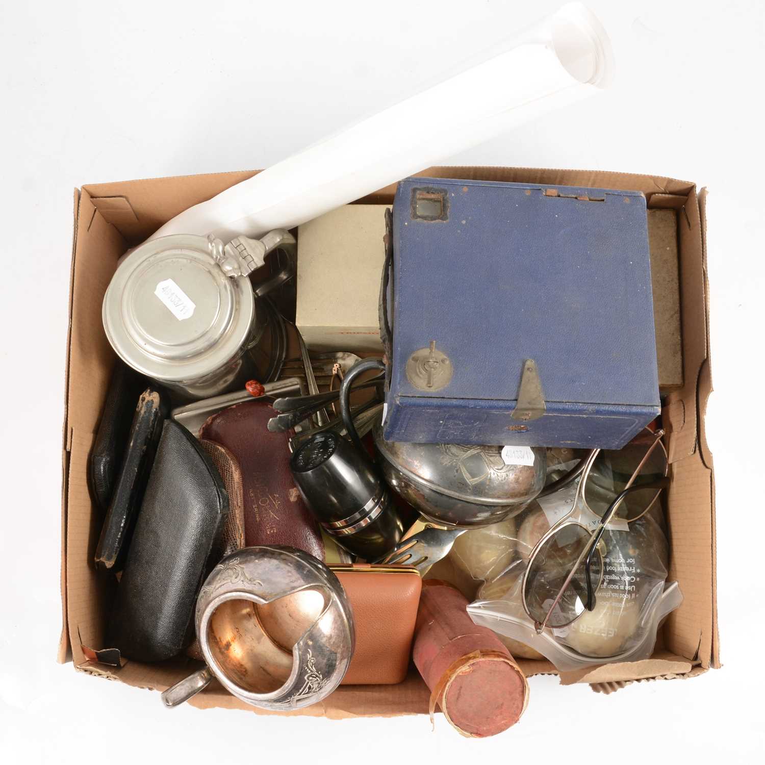 Lot 251 A tray of vintage cigarette lighters, travel