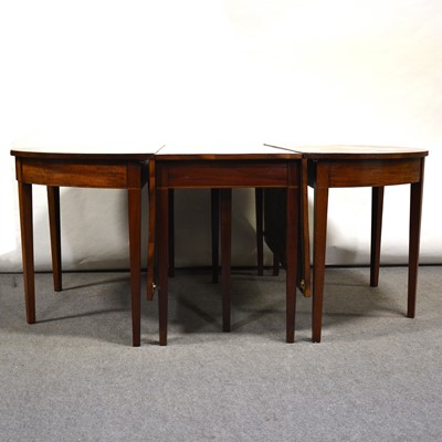 Lot 580 - George III mahogany dining table, drop leaf centre