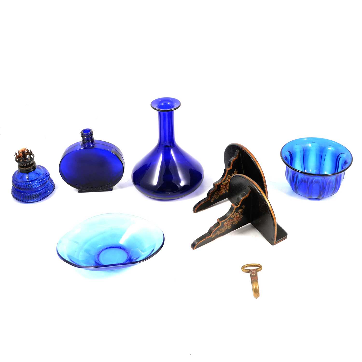 Lot 38 Assorted ceramics, glass, and horse brasses