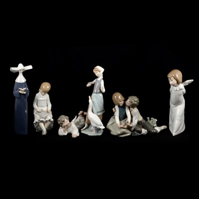 Lot 42 - Eleven Lladro and Nao figurines