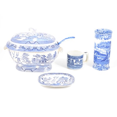 Lot 106 - Collection of blue and white transfer wares