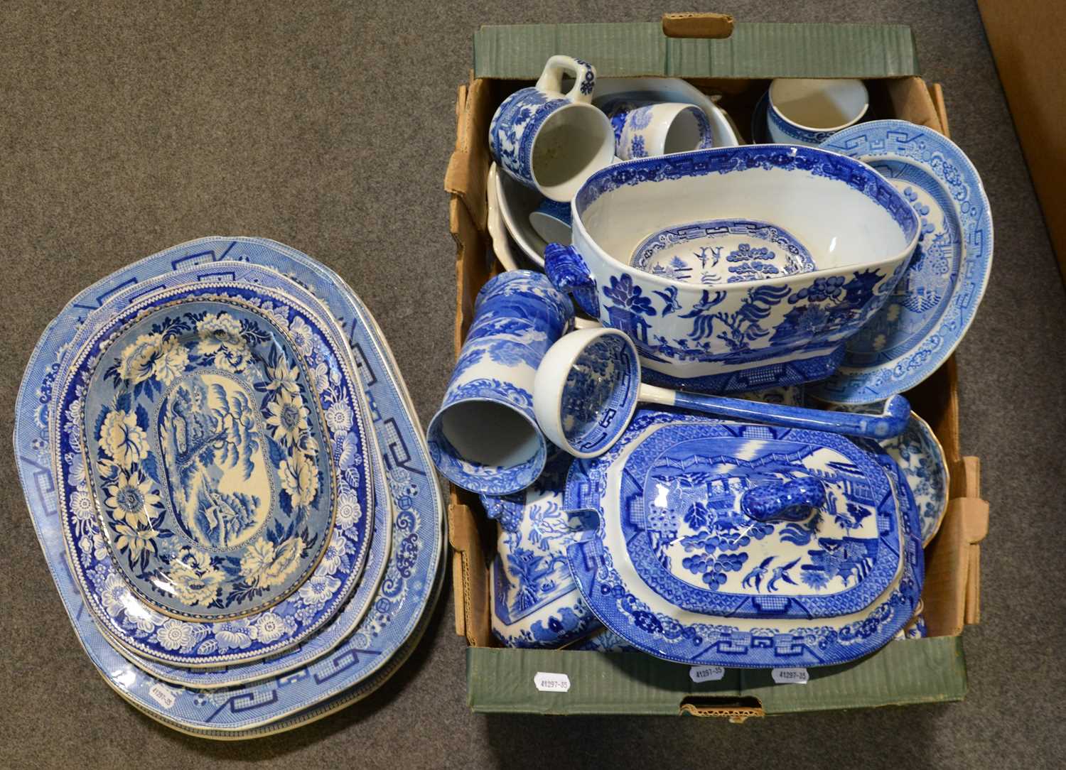 Lot 106 - Collection of blue and white transfer wares