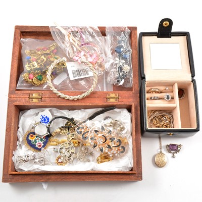 Lot 457 - A collection of gold, silver and costume jewellery in a jewel box and carved wooden box.