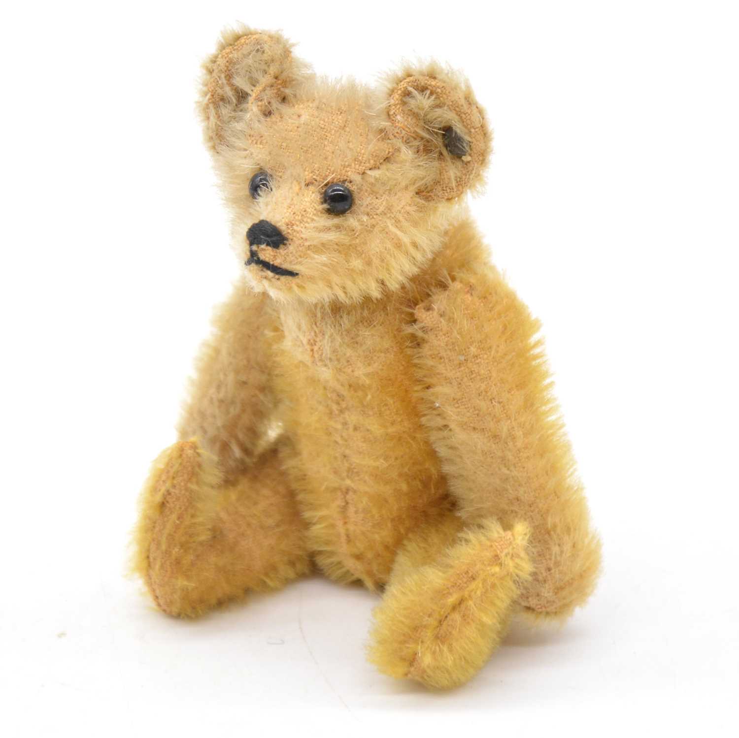 Lot 5 - Small Steiff teddy bear, c1920, black button