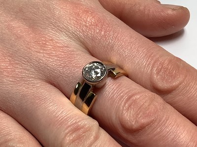 Lot 90 - A gentleman's diamond solitaire ring.