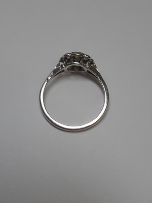 Lot 12 - A diamond cluster ring.