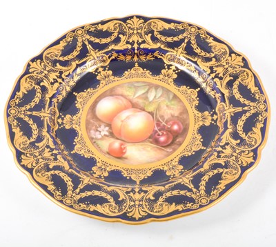 Lot 136 - Royal Worcester fruit painted cabinet plate