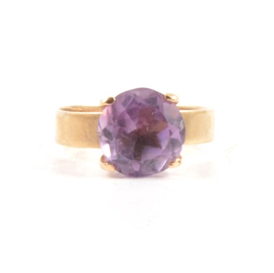 Lot 81 - An amethyst solitaire ring.