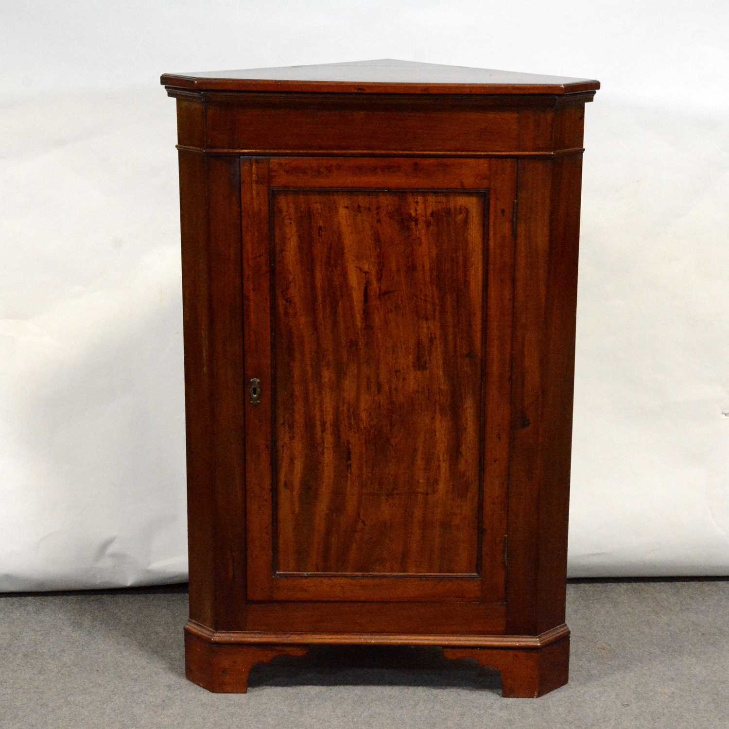 Lot 484 mahogany freestanding corner