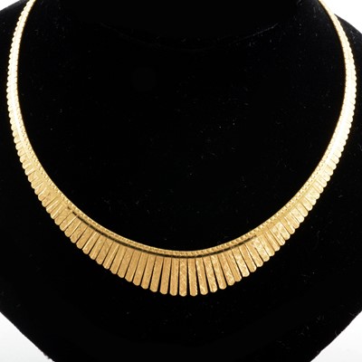 Lot 199 - A yellow metal fringe necklace marked 750.