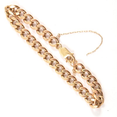 Lot 191 - A 9 carat yellow gold holllow curb link bracelet.