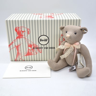 Lot 80 - Steiff Germany teddy bear, 421617 'Steiff Club', boxed with certificate.