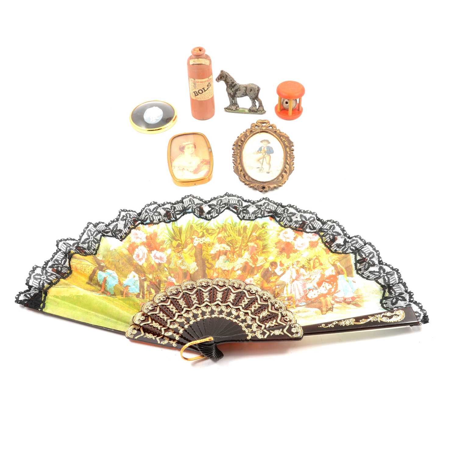 Lot 162 - Two trays of mixed small collectibles,