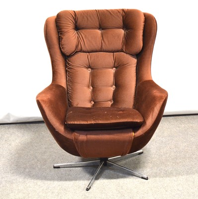 Lot 419 - Retro 1970s swivel lounge chair