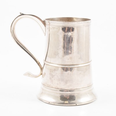 Lot 239 - George III silver mug