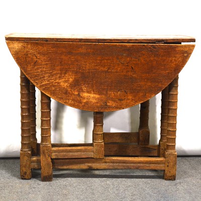 Lot 453 - Oak gate leg table