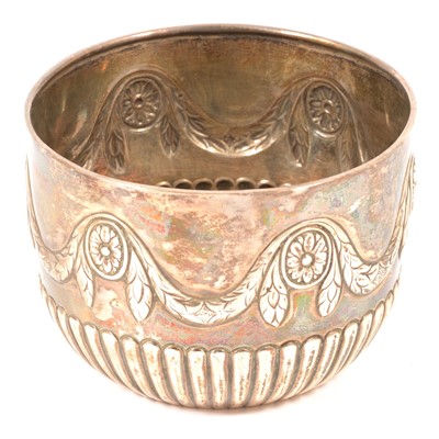 Lot 265 - Victorian silver bowl, Wakely & Wheeler, London 1886.