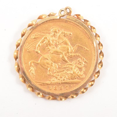 Lot 132 - A Gold Full Sovereign Coin pendant.