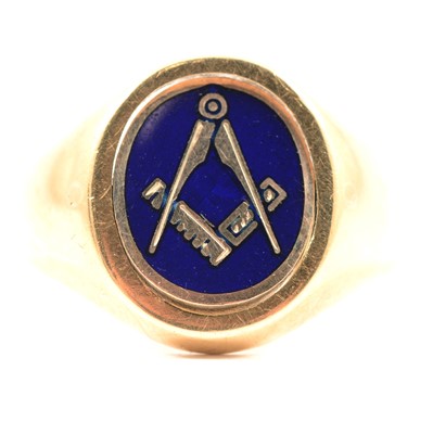 Lot 282 - 9ct gold Masonic ring