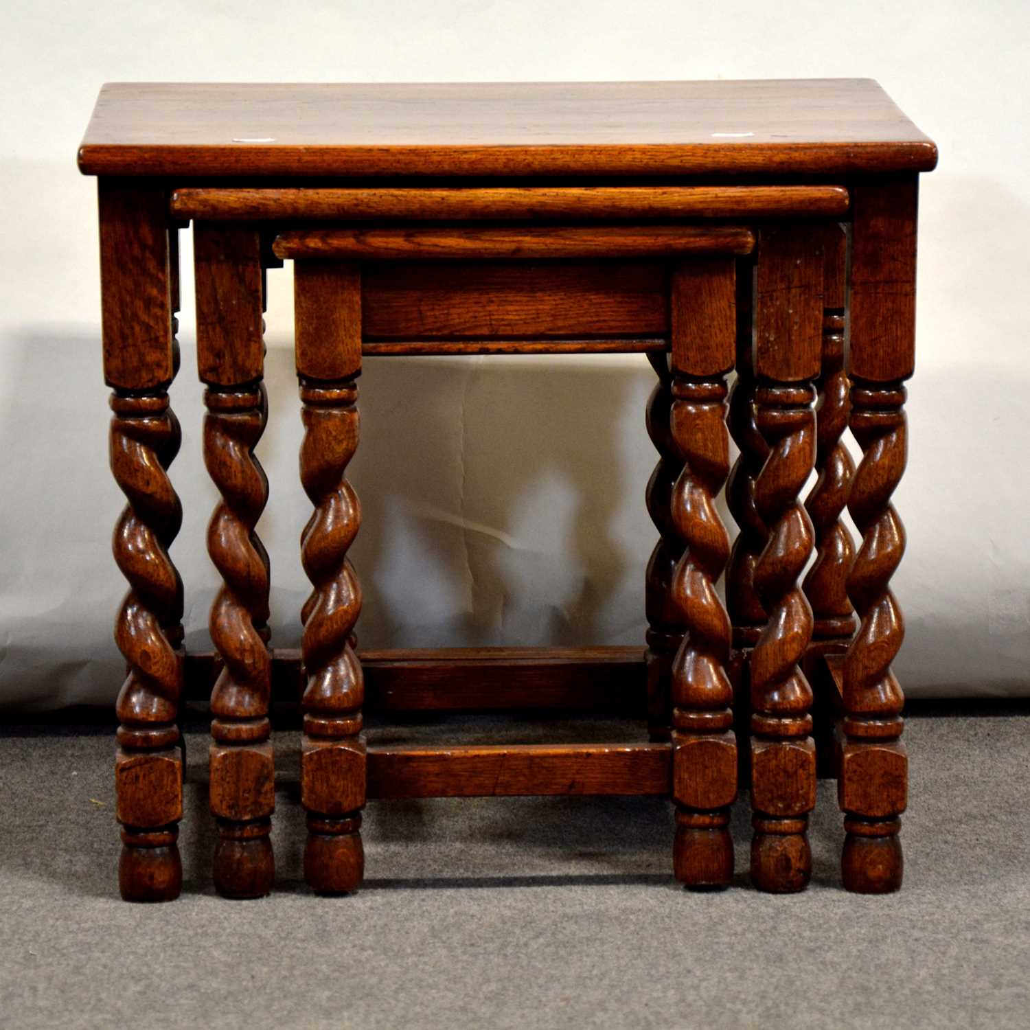 Lot 452 - Nest of oak tables