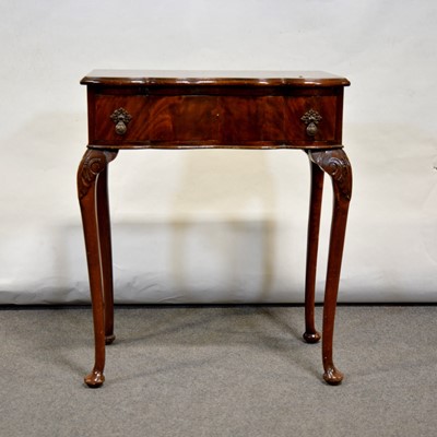 Lot 462 - Walnut side table