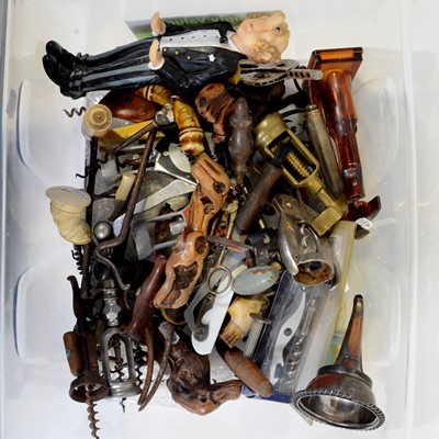 Lot 66 - Mixed corkscrews and accessories