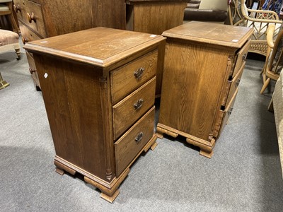 Lot 700 - Oak chest of drawers and two matching bedside sets of drawers