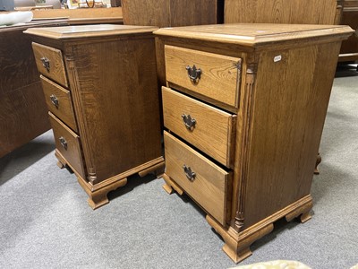 Lot 700 - Oak chest of drawers and two matching bedside sets of drawers