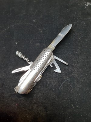 Lot 288 - A collection of penknives and fruit knives