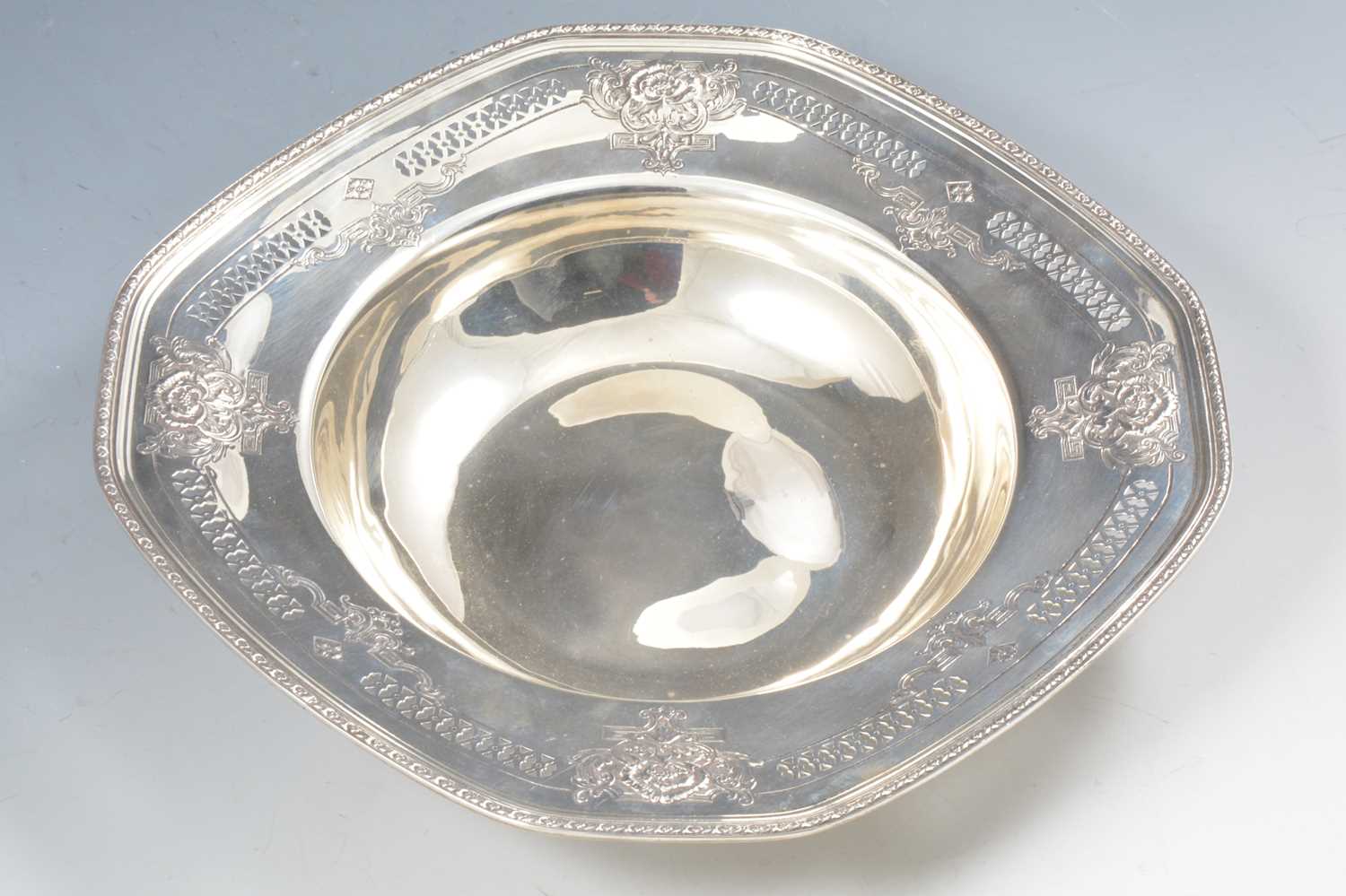 Lot 260 - American sterling silver shallow bowl