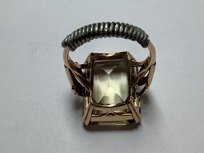 Lot 80 - A pale citrine dress ring.