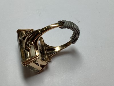 Lot 80 - A pale citrine dress ring.